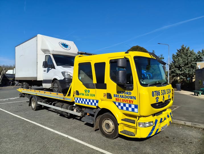 Oxford Breakdown Recovery Flatbed Truck Towing Commercial Van
